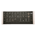 PPG 1002 Mk2 analoginen syntetisaattori klassisessa konsolikotelossa