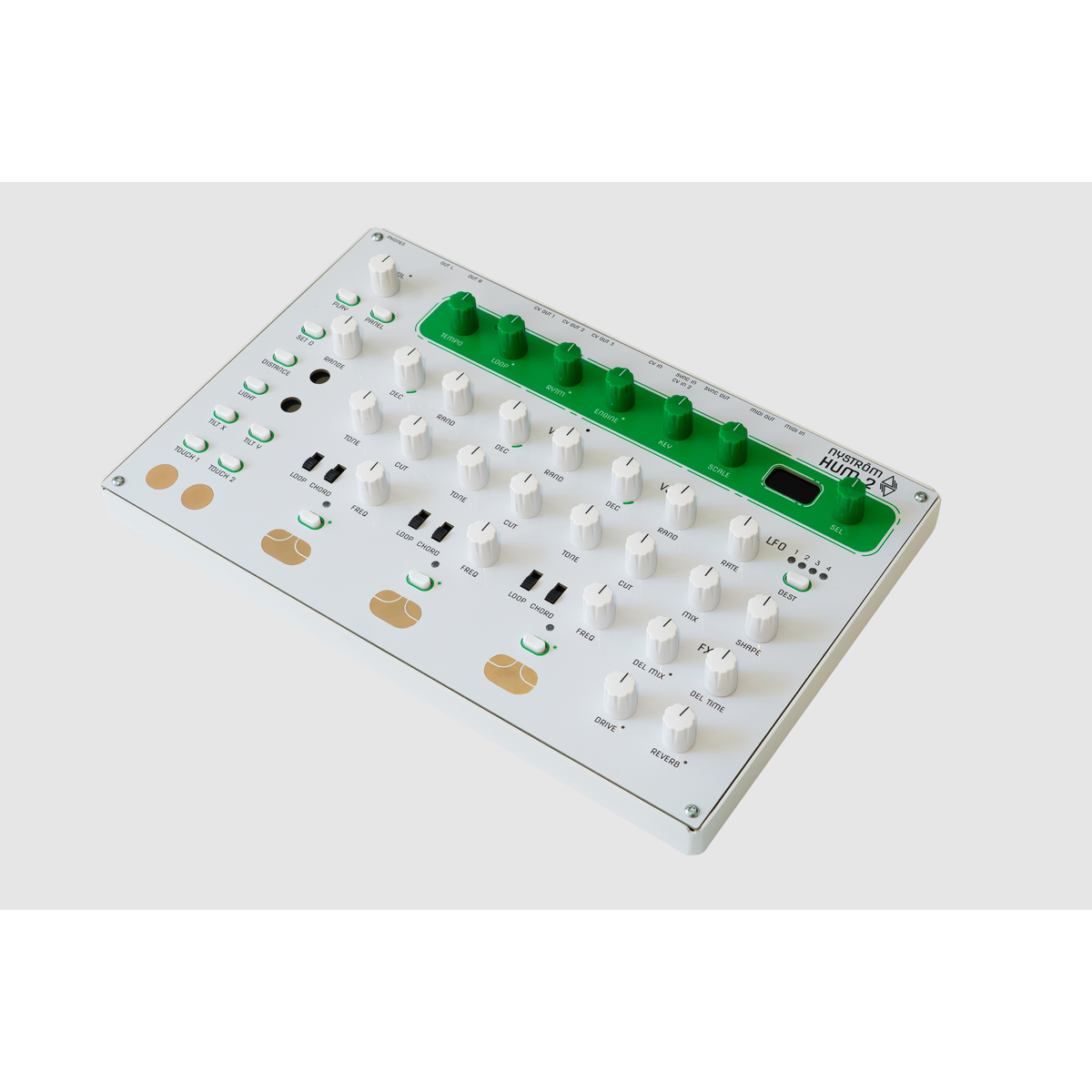 Nyström HUM 2 snett från sidan, med rattar, omkopplare och touchpads i mässing